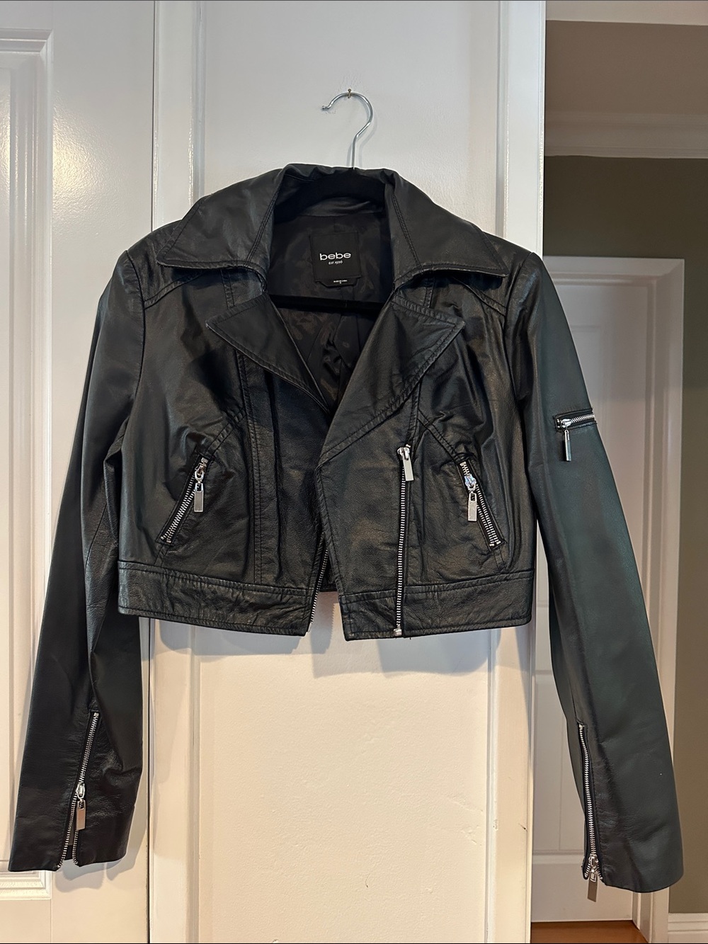 Women’s bebe Black 100% Leather Cropped Moto Jacket
